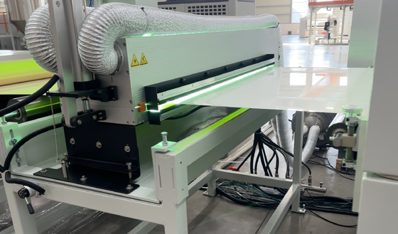Η γραμμή εκτόξευσης διακοσμητικών φύλλων PETG με ικανότητα παραγωγής 850kg/h, εύρος πάχους 4*8feet*1mm και δομή ABA
